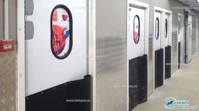 Маятниковые двери с фиксацией 90 градусов